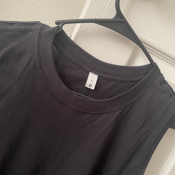 Lululemon Sleeveless shirt top New size 6 + shopping bag large + wallet pouch - Picture 9 of 15